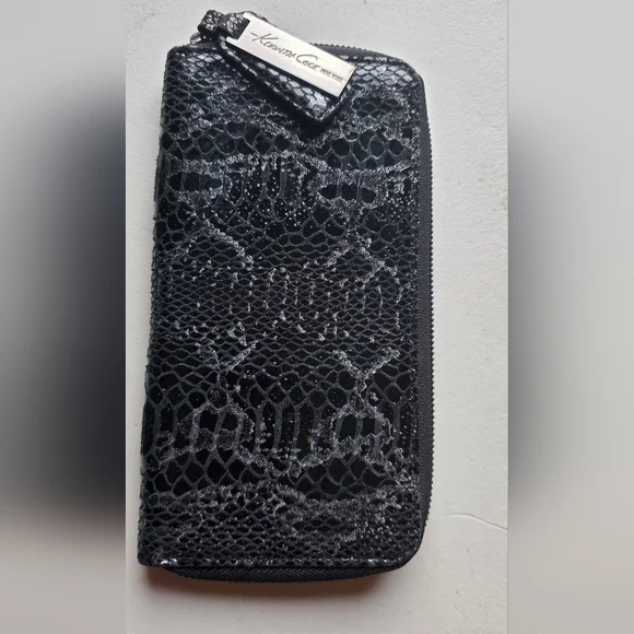 Black Textured Wallet - Picture 2 of 5